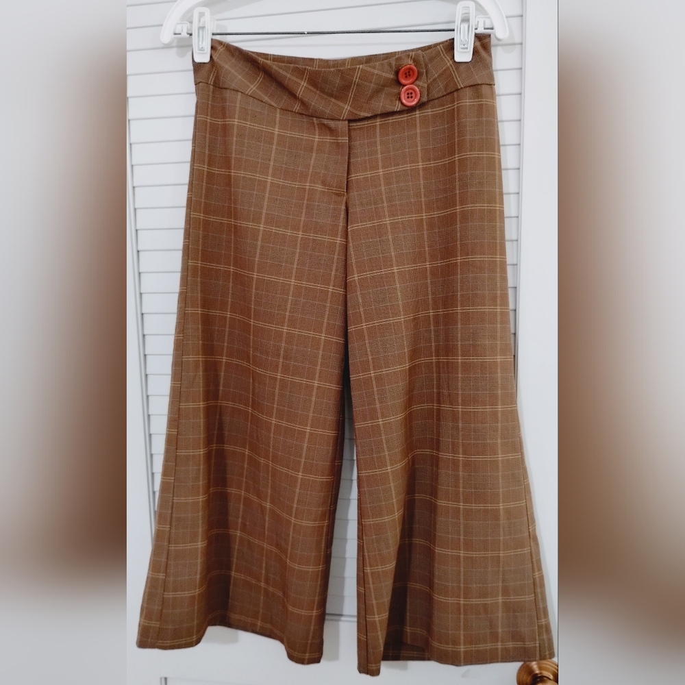 Vintage Women's Low Rise Plaid Knickerbocker Flare Crop Pants.